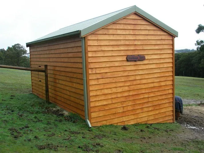 Stable end wall